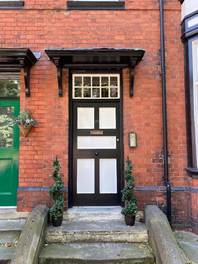 Stylish Apartment With Secure Parking Close To City Chester Esterno foto