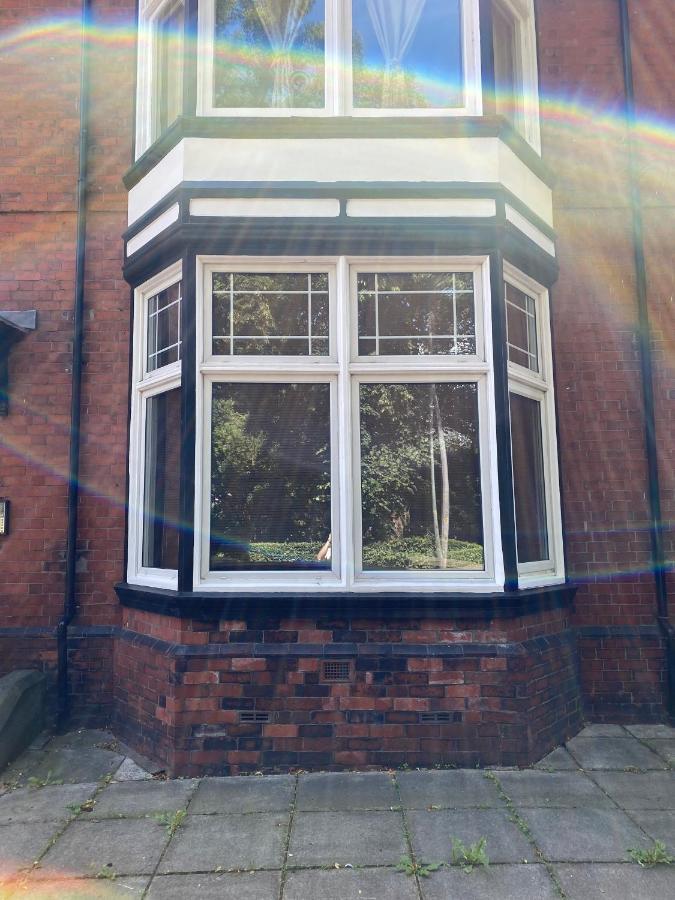 Stylish Apartment With Secure Parking Close To City Chester Esterno foto